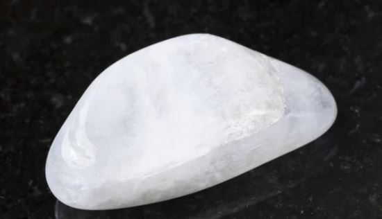 June Crystal of the Month: Moonstone – The Captivator of Dreams